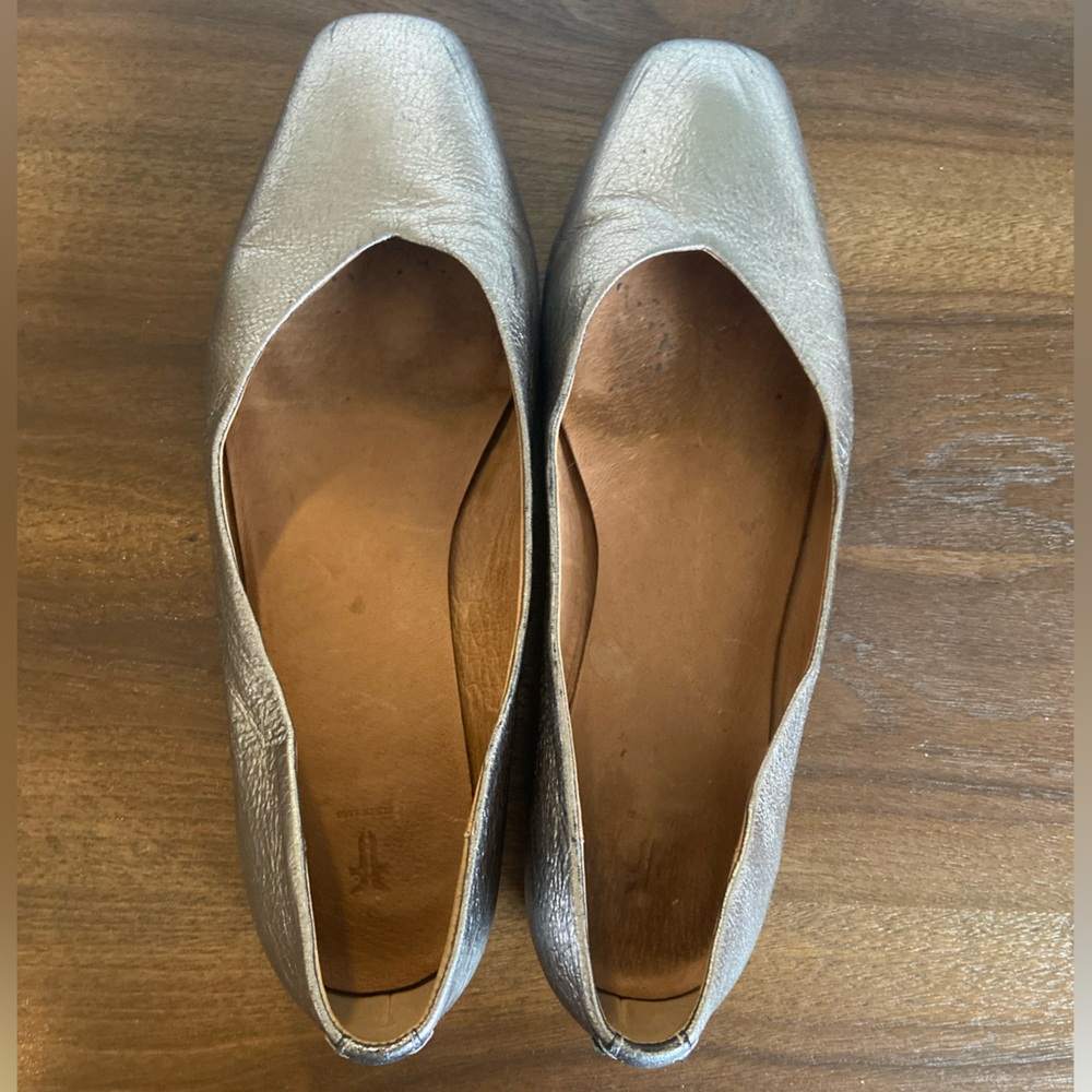 Frye Flat Silver Women's Size 40/9